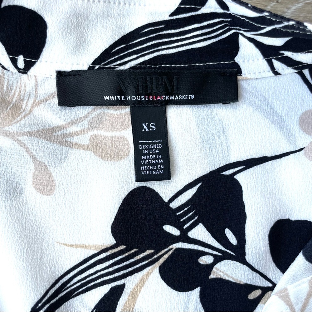 White House Black Market Black and White Floral Blouse Size XS - Picture 5 of 12